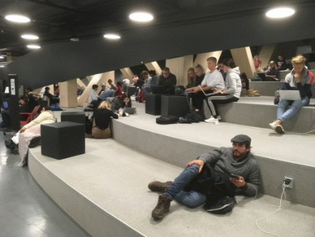 Stepped carpeted area>
<p>
Stepped carpeted area for meeting people using laptops etc.
</p>
<p>
</p>
<img class=